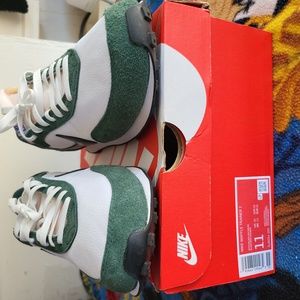 Nike Waffle trainer Green, white,  black